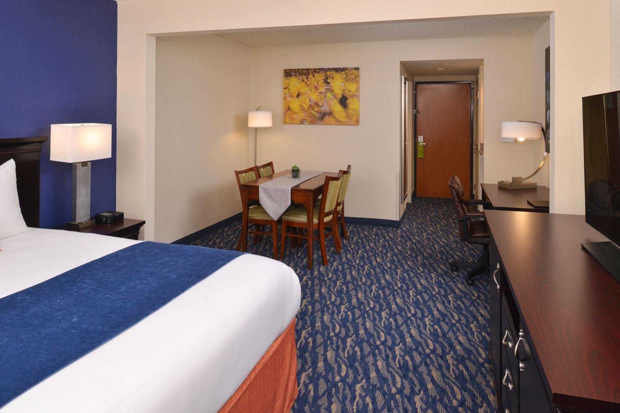 Comfort Inn & Suites New Orleans Airport North Kenner Buitenkant foto